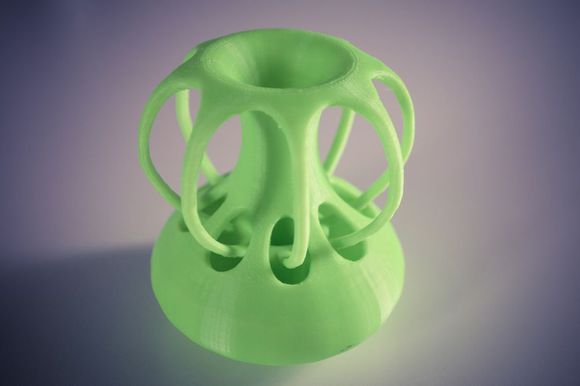 3D打印而成的花瓶 新手選擇3D打印手板模型加工打樣還是CNC加工?選擇當(dāng)?shù)剡€是全國(guó)3D打印公司?